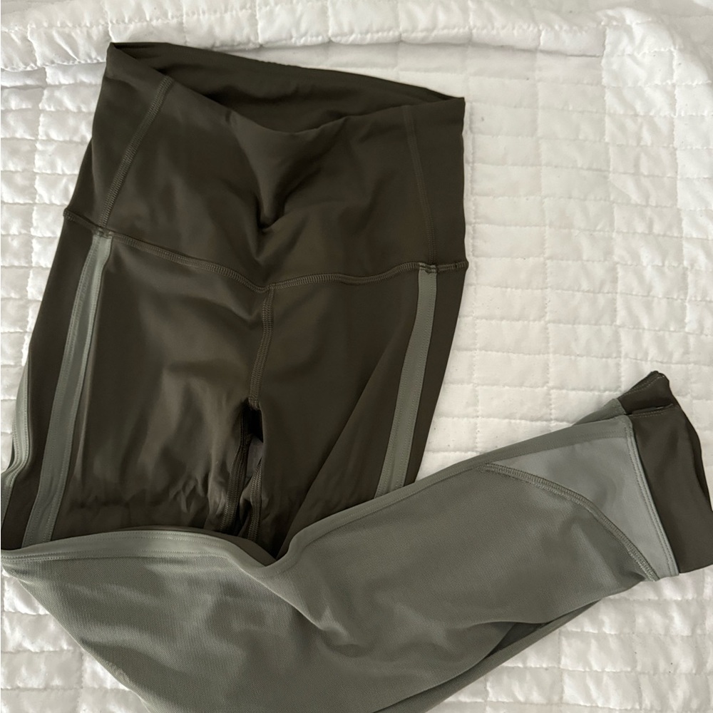 Lululemon mesh green leggings w zippers size 2 never worn